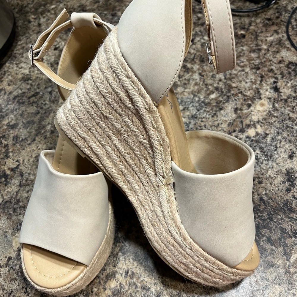 Cute Nude Soda Brand wedges size 7M
